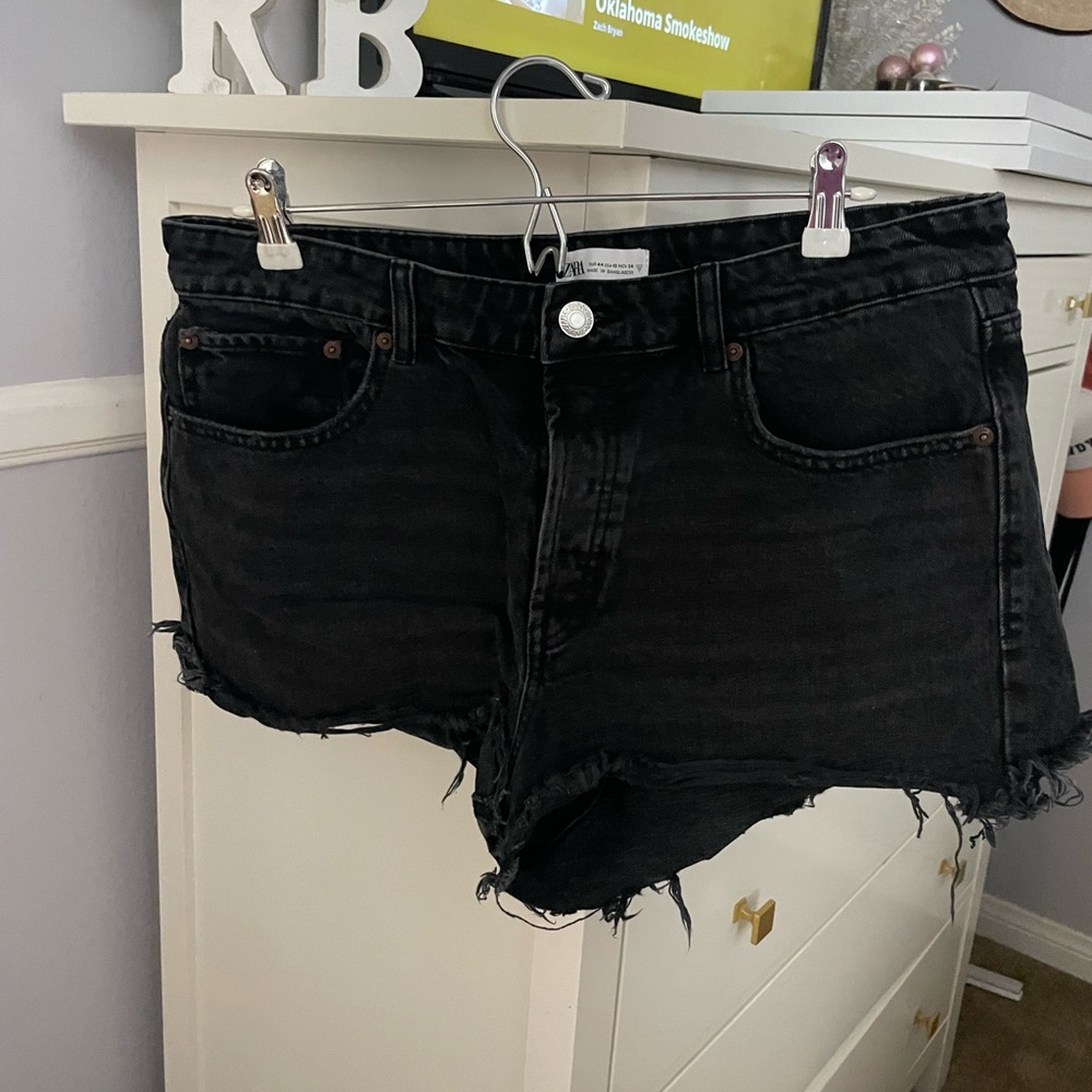 The perfect black jean shorts for summer! Wore them once! Good as new!